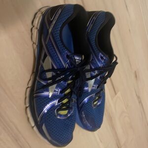 Brooks GTS seventeen running shoes